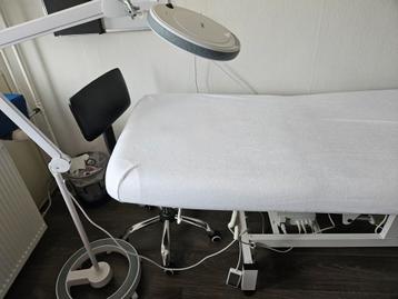 Comfort elektrische massage tafel beige kleur beschikbaar voor biedingen