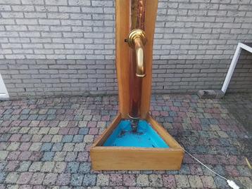 Koperen Pomp met bloembak en Verlichting beschikbaar voor biedingen