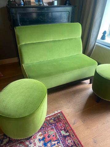Groen velvet bankje met poefjes ( bank fluweel) beschikbaar voor biedingen