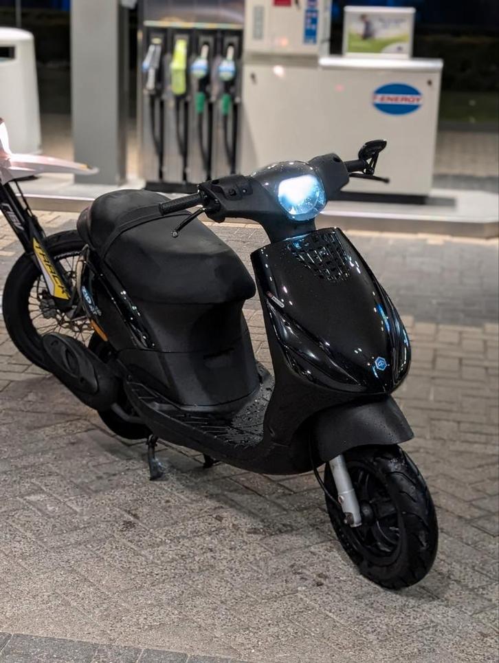 Piaggio Zip 4t Brom, Fietsen en Brommers, Scooters | Piaggio, Gebruikt, Zip, Maximaal 45 km/u, Benzine, Ophalen