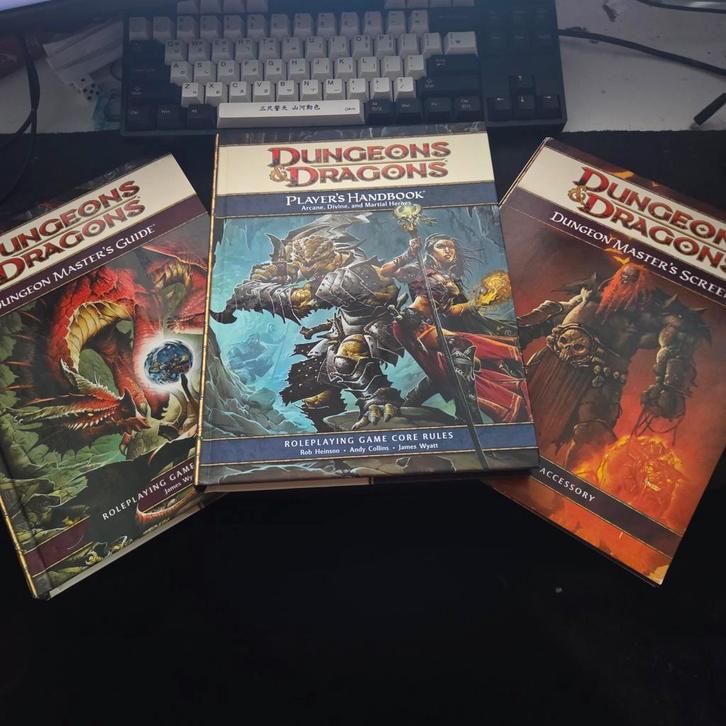 D&D Set 4e - Goede Conditie, Hobby en Vrije tijd, Gezelschapsspellen | Bordspellen, Zo goed als nieuw, Drie of vier spelers, Vijf spelers of meer