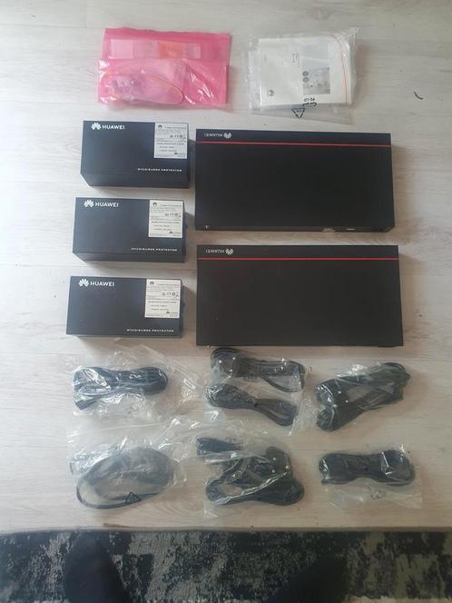 2.   Huawei PoE+ schakelaar S5735-L24P4X-A1 28 poorten 2, Computers en Software, Netwerk switches, Nieuw, Ophalen of Verzenden