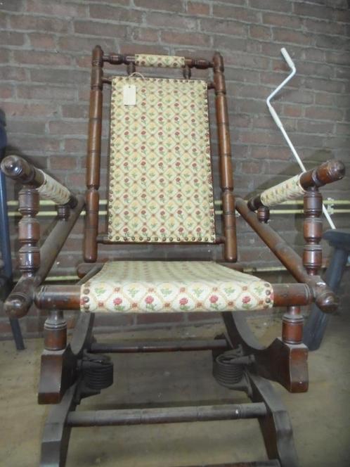 Amerikaanse Rocking Chair Notenhout zeer fraai exemplaar, Antiek en Kunst, Antiek | Meubels | Stoelen en Banken, Ophalen