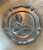 Tinnen Borden met Handwerkende Vrouw en Jachthond, Antiek en Kunst, Antiek | Tin, Ophalen