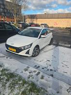 Hyundai i20 1.0 Comfort T-gdi 100PK 2024 Wit 15000km Carplay, Auto's, Voorwielaandrijving, 450 kg, Origineel Nederlands, Handgeschakeld