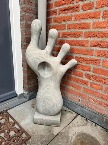 Betonstenen tuinbeeld beschikbaar voor biedingen