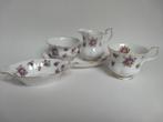 Royal Albert SWEET VIOLETS, roomstel en Bonbonniere, Ophalen, Zo goed als nieuw, Kop en/of schotel