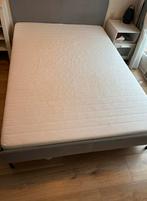 IKEA Slattum bed lichtgrijze stof 140x200 + Malfors matras, Huis en Inrichting, Slaapkamer | Matrassen en Bedbodems, Ophalen, Gebruikt