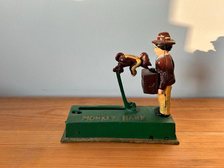 Oude Artillery & Monkey Bank Spaarpotten, Antiek en Kunst, Antiek | Speelgoed, Ophalen