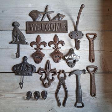 Diverse gietijzeren haak flesopener Welcome bordje *Etage3* beschikbaar voor biedingen