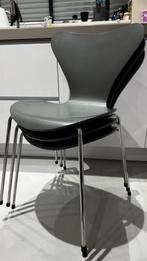 3 Fritz Hansen Arne Jacobsen Vlinderstoelen, Ophalen of Verzenden, Zo goed als nieuw, Grijs, Vijf, Zes of meer stoelen