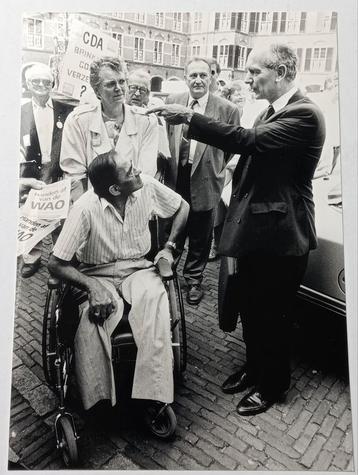 Foto Rob C.Croes WAO-debat Den Haag 1991 beschikbaar voor biedingen