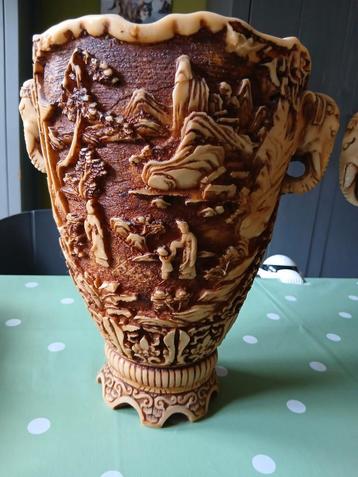 Decoratieve Aziatische Vaas beschikbaar voor biedingen