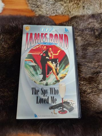 Oude VHS: James Bond 007 - The Spy Who Loved Me (1977) beschikbaar voor biedingen