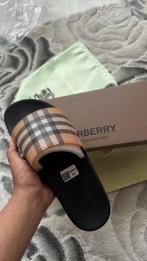 Burberry slides Maat 42, Ophalen of Verzenden, Zo goed als nieuw, One size fits all