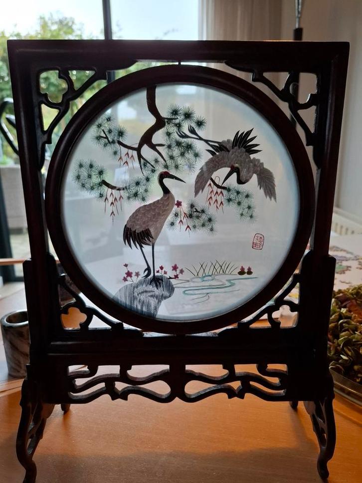 Vintage Chinees zijden borduurwerk kraanvogels op standaard, Antiek en Kunst, Kunst | Niet-Westerse kunst, Ophalen of Verzenden