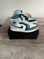 Te koop nieuw paar nike air jordan 1 mid in maat 47,5 (47.5), Kleding | Heren, Schoenen, Overige kleuren, Nike, Nieuw, Ophalen of Verzenden