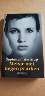 Sophie van der Stap - Meisje met negen pruiken, Ophalen of Verzenden, Zo goed als nieuw, Sophie van der Stap