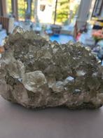 Lichte rookkwarts kluster 2.4 kg  25 bij 20 cm, Ophalen of Verzenden, Mineraal
