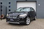 BMW X1 xDrive28i Executive 245pk|Pano|Camera|xenon|pdc, Auto's, Euro 5, Stof, Gebruikt, Zwart