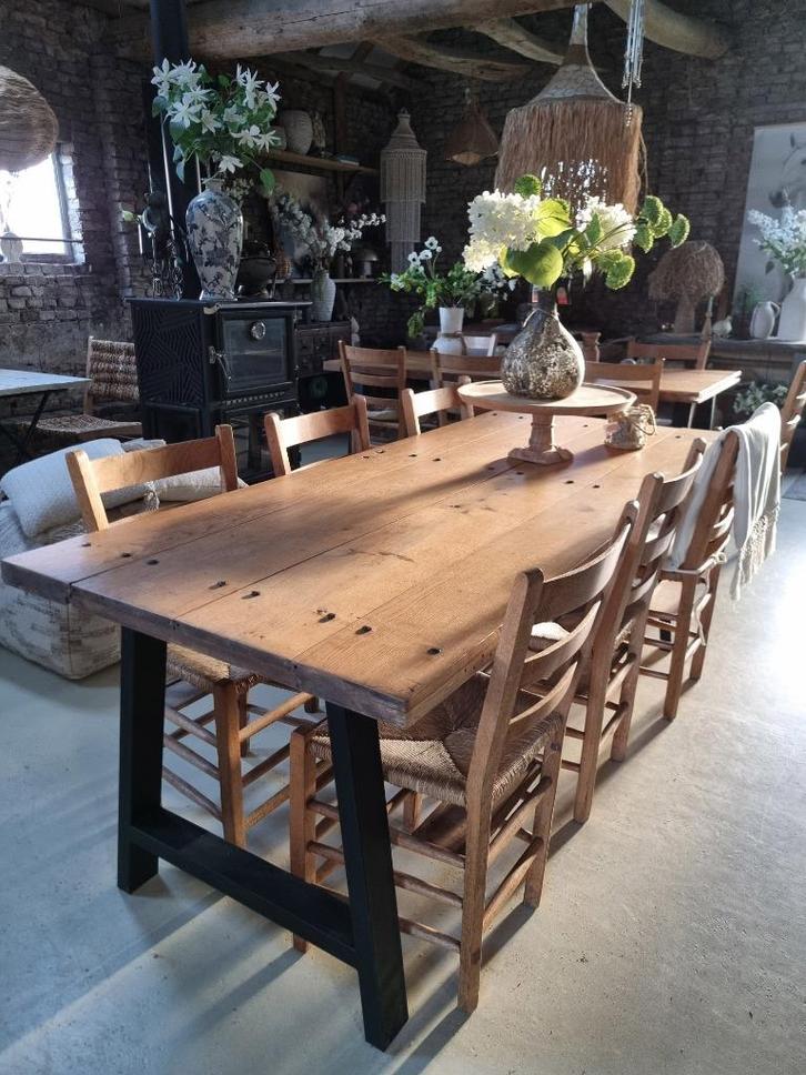 Eettafel van kasteeldeur – Kasteel Wijchen UNIEK, Antiek en Kunst, Antiek | Meubels | Tafels, Ophalen of Verzenden