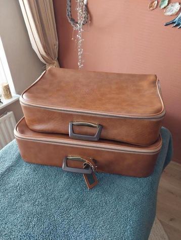 2 vintage koffers beschikbaar voor biedingen