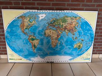 Wereldkaart met versteviging beschikbaar voor biedingen