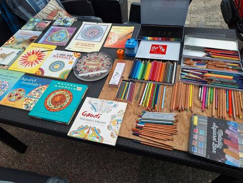 Veel Mandala en veel o.a Caran dAche potloden., Hobby en Vrije tijd, Tekenen, Gebruikt, Ophalen of Verzenden