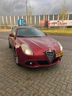 Alfa Romeo Giulietta 1.4 Turbo Multi AIR TCT 2012 Rood, Auto's, Alfa Romeo, Stof, 1280 kg, 4 cilinders, Origineel Nederlands