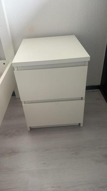 Bed en kastje