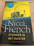 Nicci French - Stemmen in het duister, Boeken, Thrillers, Ophalen of Verzenden, Zo goed als nieuw, Nicci French, Nederland