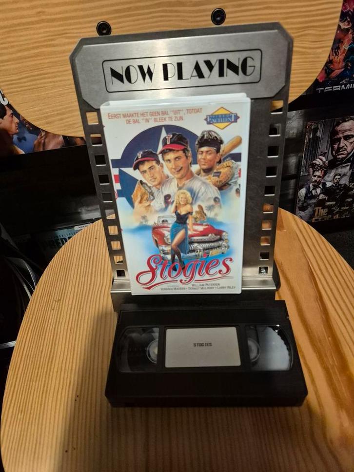 VHS Stogies (NL Ondertiteld), Cd's en Dvd's, VHS | Film, Gebruikt, Komedie, Alle leeftijden, Ophalen of Verzenden
