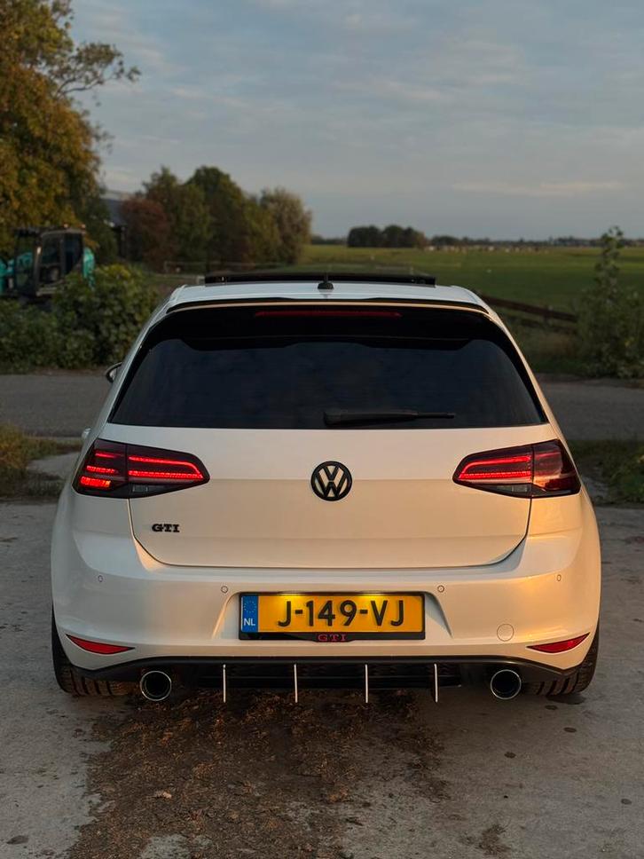 Volkswagen Golf 2.0 TSI 220pk 5D DSG 2015 Wit 310pk!, Auto's, Volkswagen, Particulier, Golf, ABS, Achteruitrijcamera, Adaptieve lichten