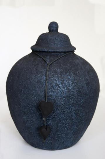 Urn steen handgemaakt zwart blauw hart 4 liter beschikbaar voor biedingen