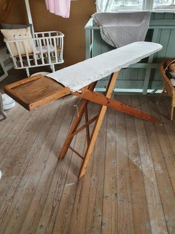 Brocante strijkplank hout beschikbaar voor biedingen