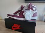 Maat 43 Nike Air Jordan 1 High Bordeaux, Kleding | Heren, Schoenen, Overige kleuren, Nike, Nieuw, Ophalen of Verzenden