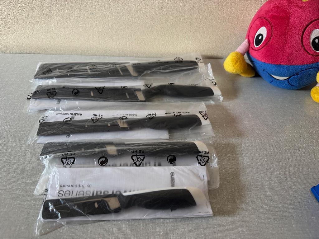 SPLINTERNIEUW messenset TUPPERWARE messen zwart - wit heft, Ophalen of Verzenden, Nieuw, Wit, Overige typen