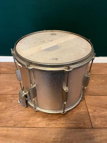 Vintage snaredrum beschikbaar voor biedingen