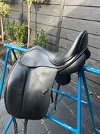 Kent & Masters dressuur zadel 17 inch, Dieren en Toebehoren, Paarden en Pony's | Zadels, Ophalen, Gebruikt