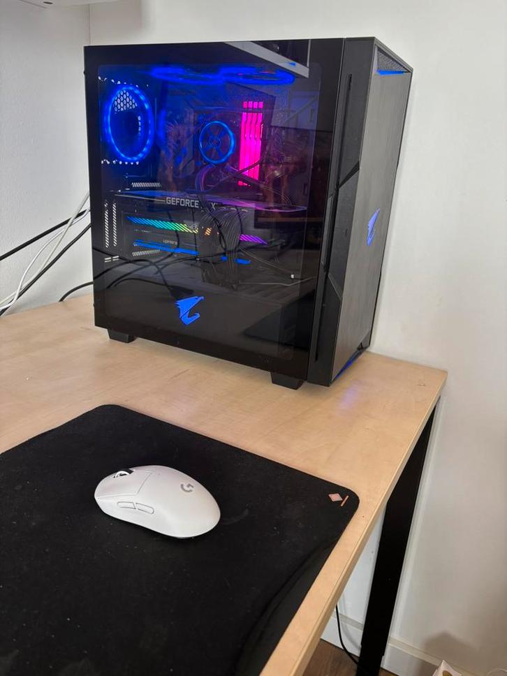 Hele goede gaming pc! + eventueel scherm muis en toetsenbord, Computers en Software, Desktop Pc's, Zo goed als nieuw, 4 Ghz of meer