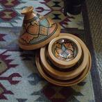 Marokkaanse tajine set 28 cm Ø + borden + schaaltjes, Ophalen of Verzenden, Zo goed als nieuw, Overige materialen, Overige typen