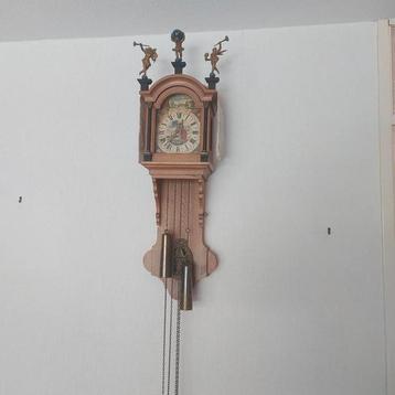 Wandklok beschikbaar voor biedingen