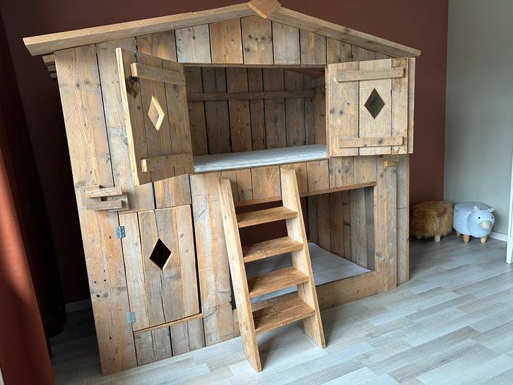Stevig steigerhouten stapelbed huis, Kinderen en Baby's, Kinderkamer | Stapelbedden en Hoogslapers, Gebruikt, Stapelbed, Ophalen
