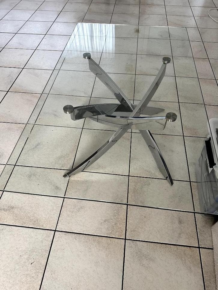 Moderne glazen salontafel met metalen poten!, Huis en Inrichting, Tafels | Salontafels, Zo goed als nieuw, Minder dan 50 cm, 50 tot 100 cm