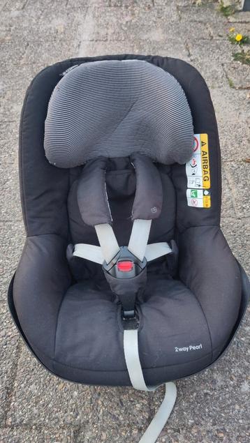 Maxi Cosi Two way Pearl + roze hoes beschikbaar voor biedingen