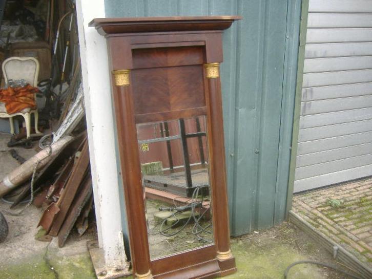 antieke spiegel met pilaren met mahonie fineer, zie foto/oms, Antiek en Kunst, Curiosa en Brocante, Ophalen