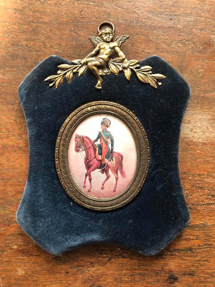 Antiek fluwelen fotolijstje met ruiter, Antiek en Kunst, Antiek | Woonaccessoires, Ophalen of Verzenden
