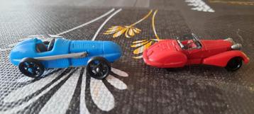 2x Alfa Romeo plastieken automodellen Kinder Surprise ei beschikbaar voor biedingen