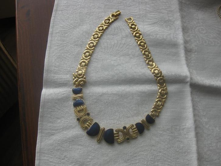 Retro Trifari ketting in nieuwstaat., Sieraden, Tassen en Uiterlijk, Kettingen, Zo goed als nieuw, Overige materialen, Goud, Met edelsteen