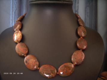 Een mooie Bruine Crazy Lace Agaat edelstenen ketting beschikbaar voor biedingen